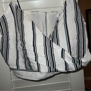 Crop top, zip back, size L, never worn, Lulus